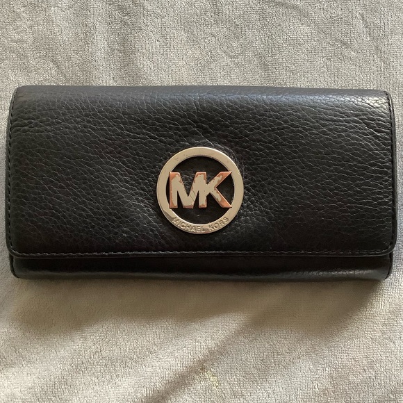 Michael Kors Handbags - Michael Kors Wallet